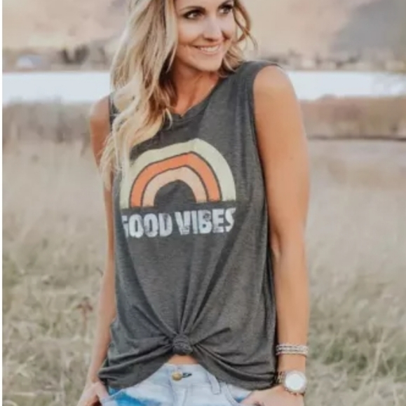 β₯οΈNew boutique Good Vibes tank - Picture 9 of 10